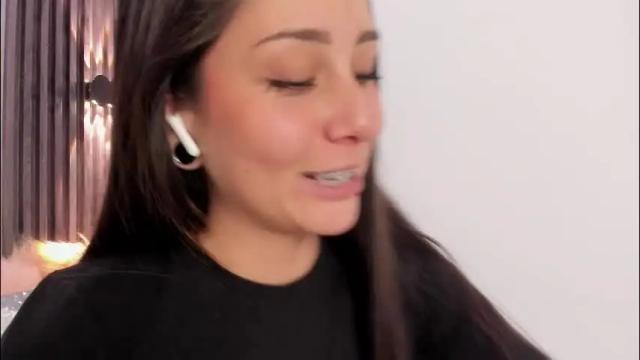 Image 11 of emily_layton Stream on Chaturbate on 1 month ago