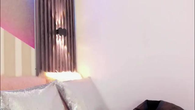 Image 6 of emily_layton Stream on Chaturbate on 1 month ago