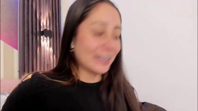 Image 8 of emily_layton Stream on Chaturbate on 1 month ago