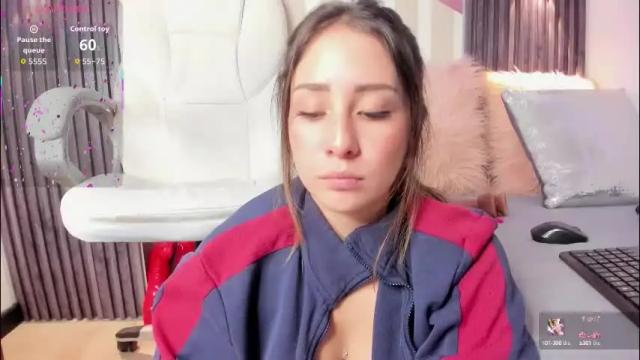 Image 8 of emily_layton Stream on Chaturbate on 1 month ago