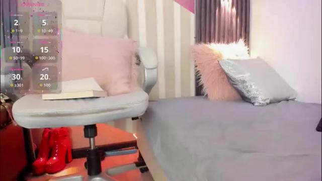 Image 2 of emily_layton Stream on Chaturbate on 1 month ago