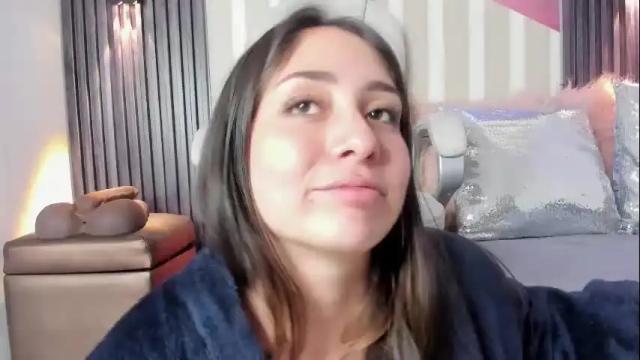 Image 7 of emily_layton Stream on Chaturbate on 1 month ago