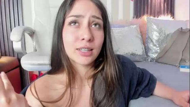 Image 8 of emily_layton Stream on Chaturbate on 1 month ago