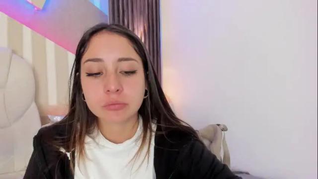 Image 10 of emily_layton Stream on Chaturbate on 1 month ago