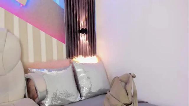 Image 11 of emily_layton Stream on Chaturbate on 1 month ago