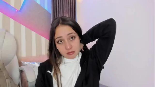 Image 2 of emily_layton Stream on Chaturbate on 1 month ago