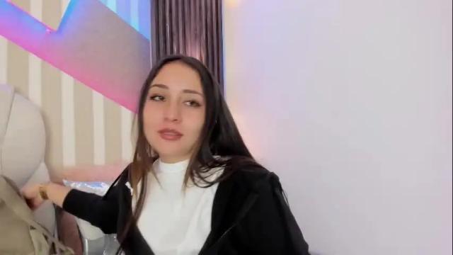 Image 3 of emily_layton Stream on Chaturbate on 1 month ago