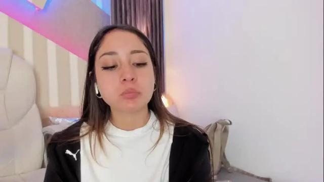 Image 7 of emily_layton Stream on Chaturbate on 1 month ago