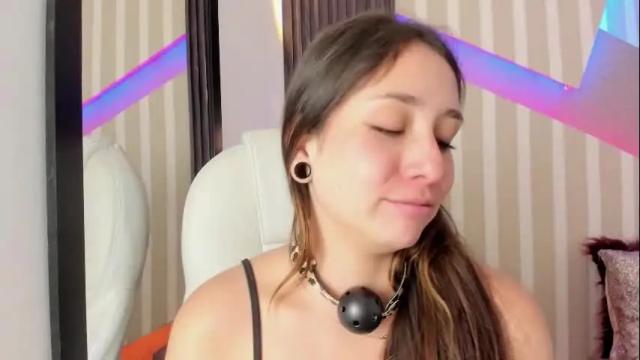 Image 11 of emily_layton Stream on Chaturbate on 1 month ago