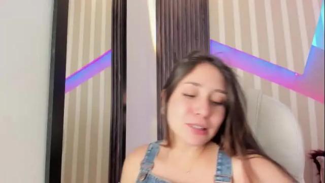 Image 8 of emily_layton Stream on Chaturbate on 1 month ago