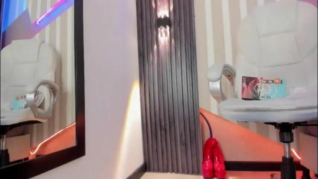 Image 4 of emily_layton Stream on Chaturbate on 1 month ago