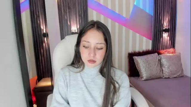 Image 6 of emily_layton Stream on Chaturbate on 1 month ago