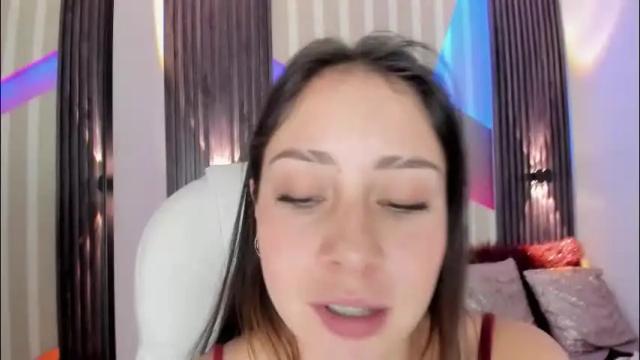 Image 6 of emily_layton Stream on Chaturbate on 1 month ago
