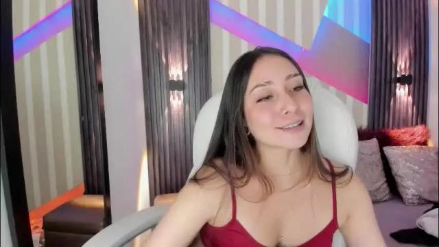Image 8 of emily_layton Stream on Chaturbate on 1 month ago