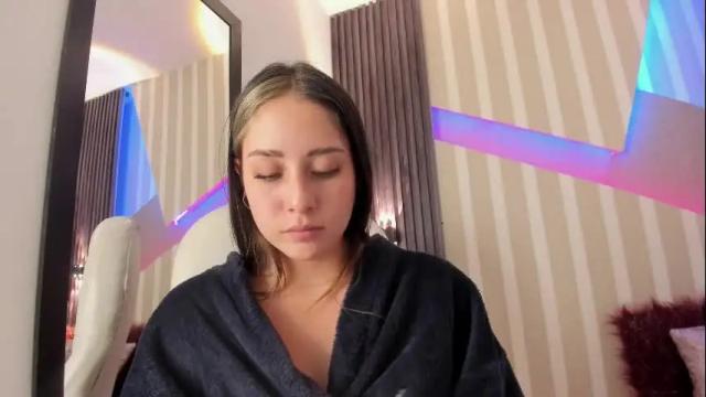 Image 2 of emily_layton Stream on Chaturbate on 26 days ago