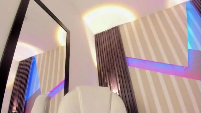 Image 4 of emily_layton Stream on Chaturbate on 26 days ago
