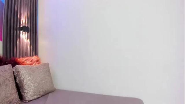 Image 12 of emily_layton Stream on Chaturbate on 23 days ago