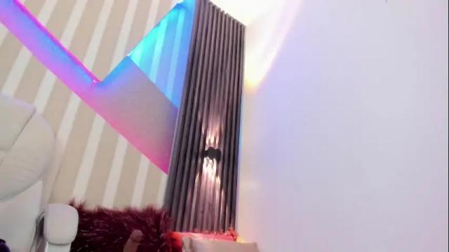 Image 3 of emily_layton Stream on Chaturbate on 21 days ago