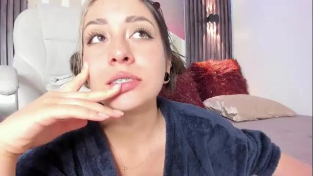 Image 3 of emily_layton Stream on Chaturbate on 20 days ago