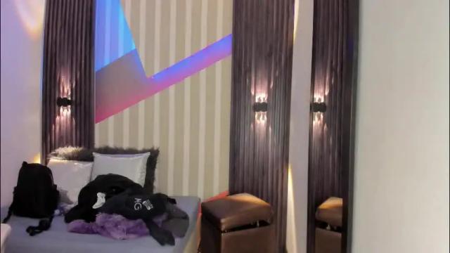 Image 4 of emily_layton Stream on Chaturbate on 1 month ago