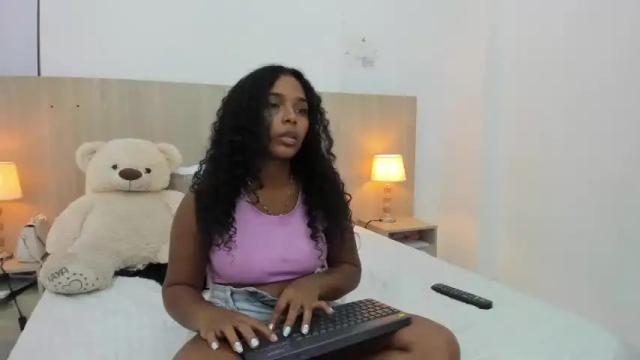 Image 12 of emily_lombardo Stream on Chaturbate on 15 months ago