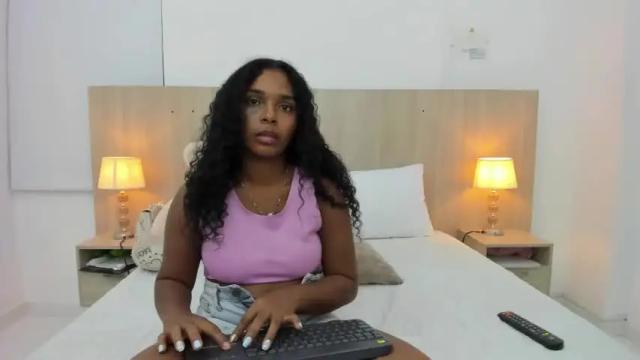 Image 8 of emily_lombardo Stream on Chaturbate on 15 months ago