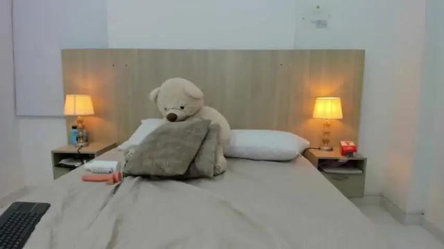 Image 2 of emily_lombardo Stream on Chaturbate on 15 months ago