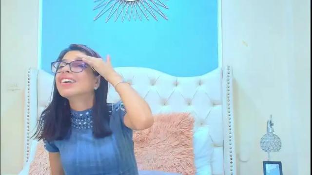 Image 2 of emily_loperaa Stream on Chaturbate on 1 month ago