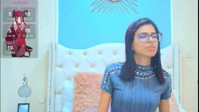 Image 3 of emily_loperaa Stream on Chaturbate on 1 month ago