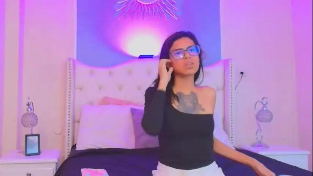 Image 10 of emily_loperaa Stream on Chaturbate on 25 days ago