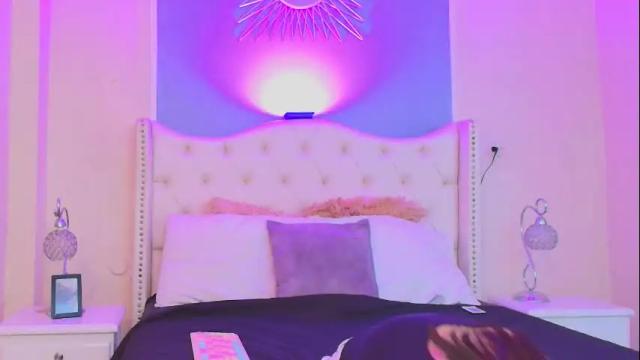 Image 2 of emily_loperaa Stream on Chaturbate on 25 days ago