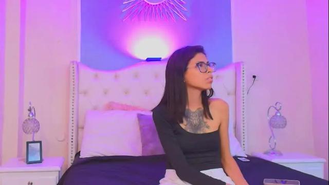 Image 6 of emily_loperaa Stream on Chaturbate on 25 days ago