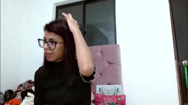 Image 3 of emily_loperaa Stream on Chaturbate on 1 day ago