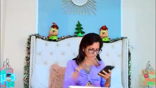 Image 3 of emily_loperaa Stream on Chaturbate on 1 month ago