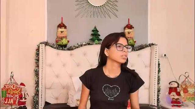 Image 12 of emily_loperaa Stream on Chaturbate on 1 month ago