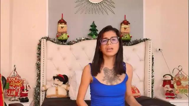 Image 2 of emily_loperaa Stream on Chaturbate on 1 month ago