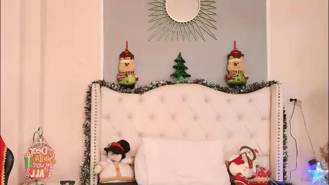 Image 4 of emily_loperaa Stream on Chaturbate on 28 days ago