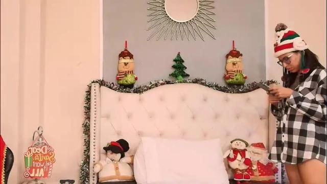 Image 7 of emily_loperaa Stream on Chaturbate on 28 days ago