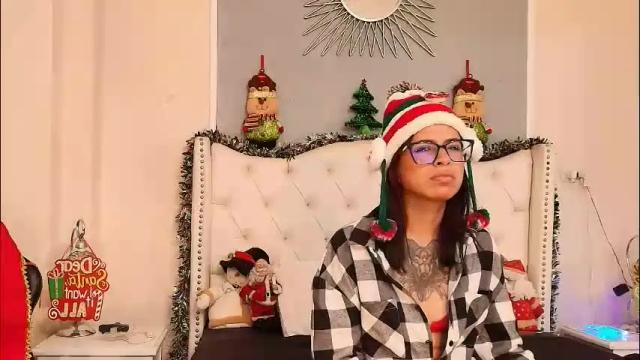 Image 7 of emily_loperaa Stream on Chaturbate on 27 days ago