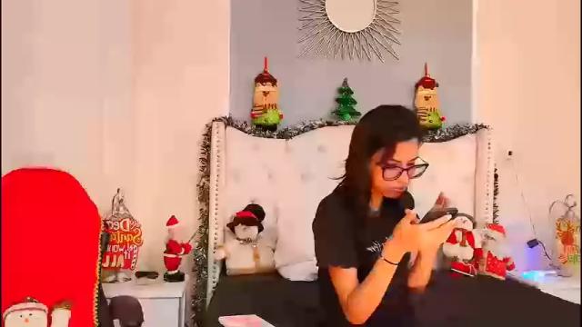 Image 4 of emily_loperaa Stream on Chaturbate on 24 days ago