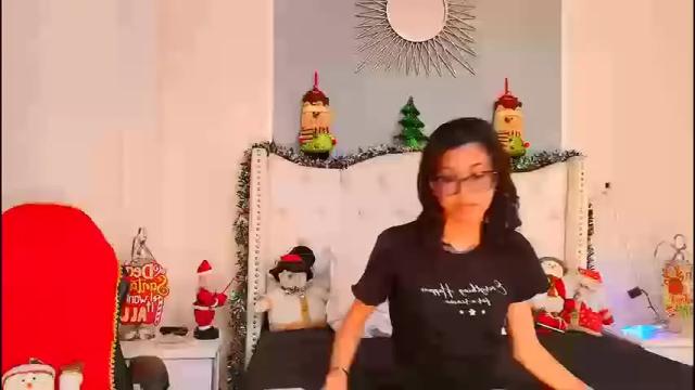 Image 6 of emily_loperaa Stream on Chaturbate on 24 days ago