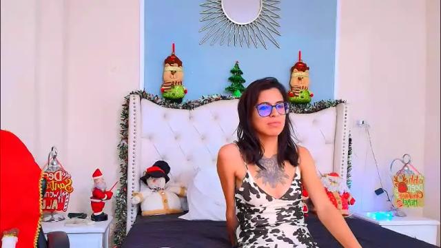 Image 7 of emily_loperaa Stream on Chaturbate on 22 days ago