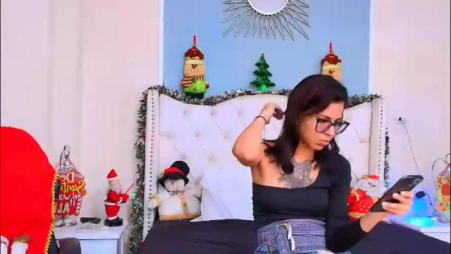 Image 3 of emily_loperaa Stream on Chaturbate on 20 days ago