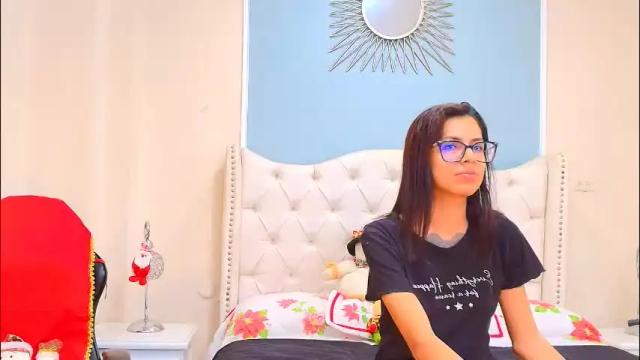 Image 3 of emily_loperaa Stream on Chaturbate on 20 days ago