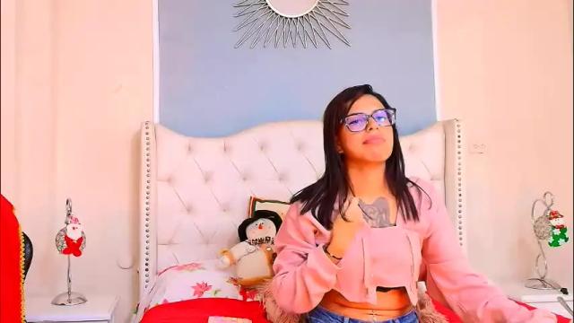 Image 12 of emily_loperaa Stream on Chaturbate on 16 days ago