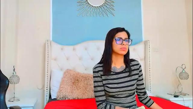 Image 2 of emily_loperaa Stream on Chaturbate on 9 days ago