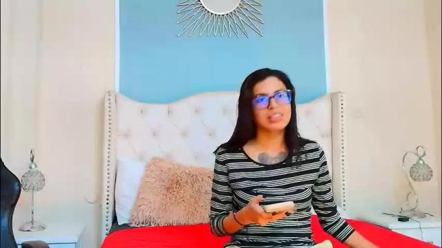 Image 3 of emily_loperaa Stream on Chaturbate on 9 days ago