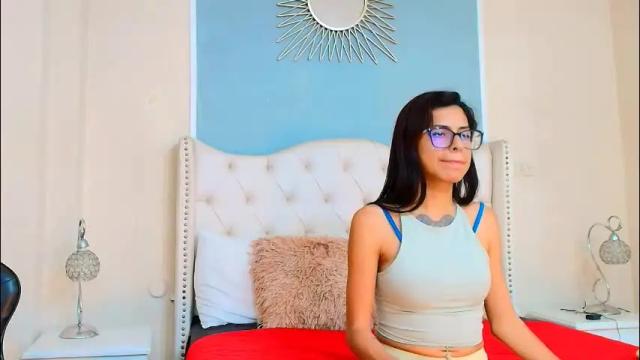 Image 12 of emily_loperaa Stream on Chaturbate on 8 days ago