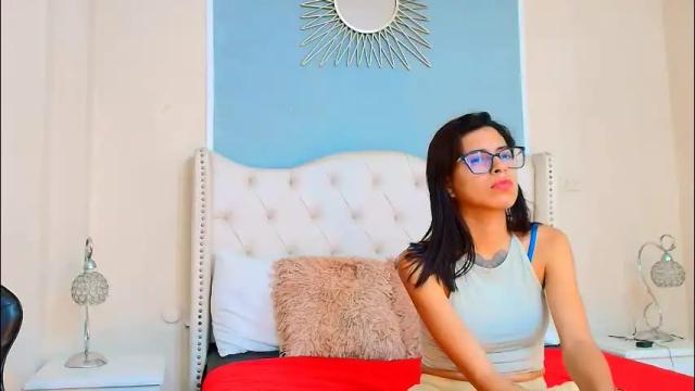 Image 4 of emily_loperaa Stream on Chaturbate on 8 days ago