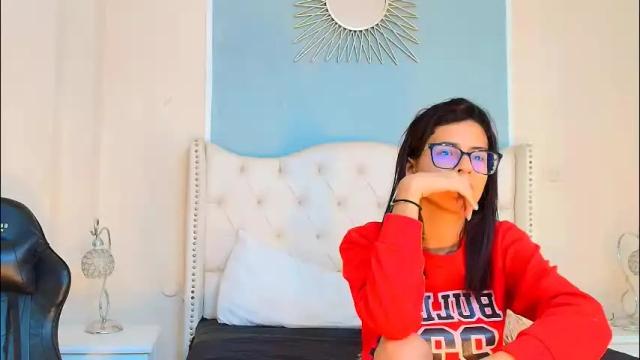 Image 2 of emily_loperaa Stream on Chaturbate on 7 days ago